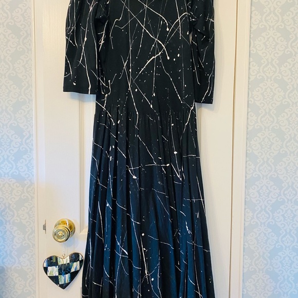 Ladies beautiful splatter design fit and flair dress. Very good condition sz lg - Picture 1 of 3